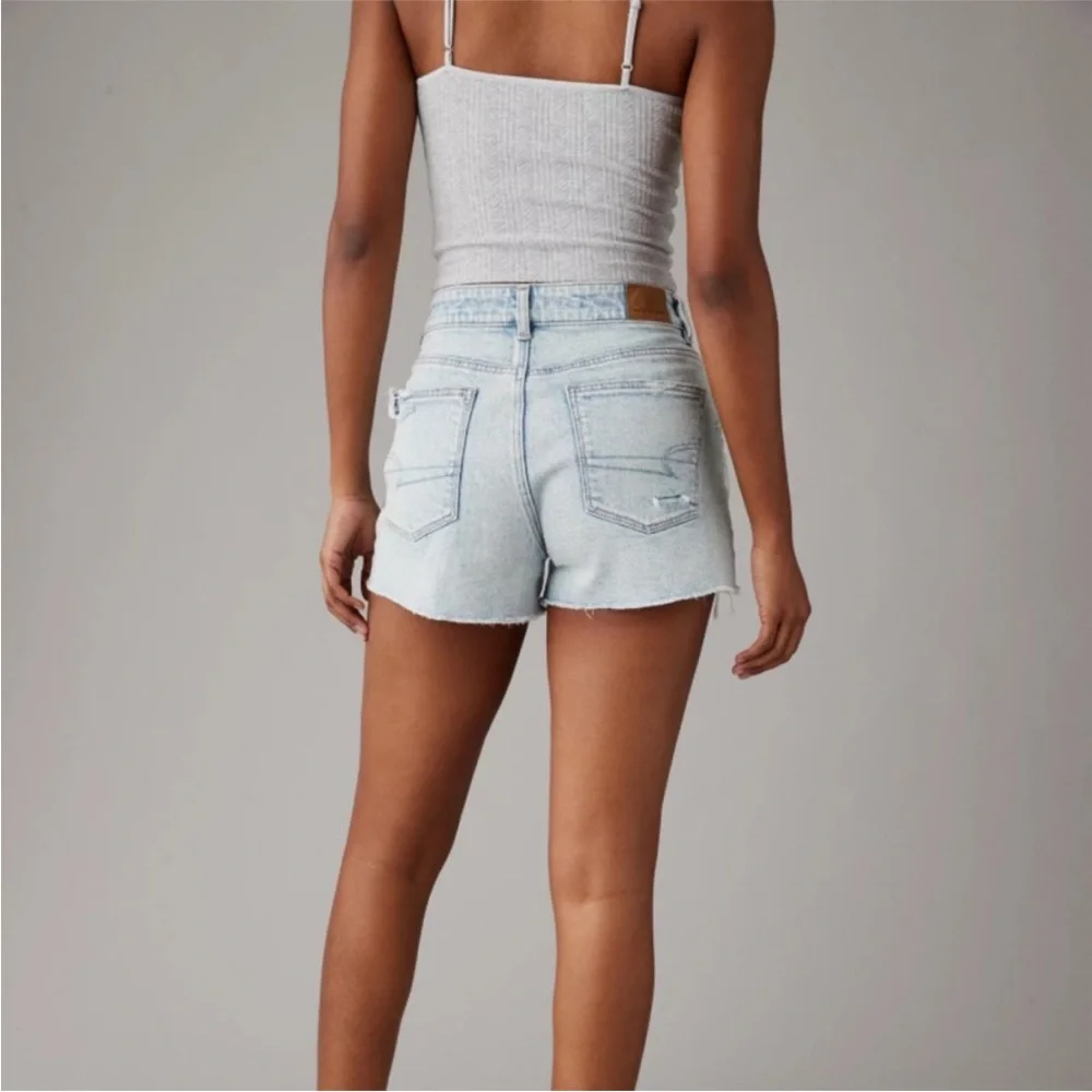 American Eagle High Rise Strigid Distressed Denim Mom Short Faded Light Size 2 - Picture 3 of 7